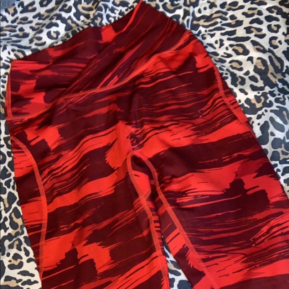 ALPHALETE SURFACE CAMO LEGGINGS